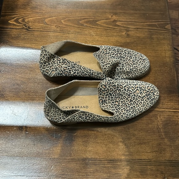 Lucky brand suede, leopard slip on flats - Picture 1 of 3